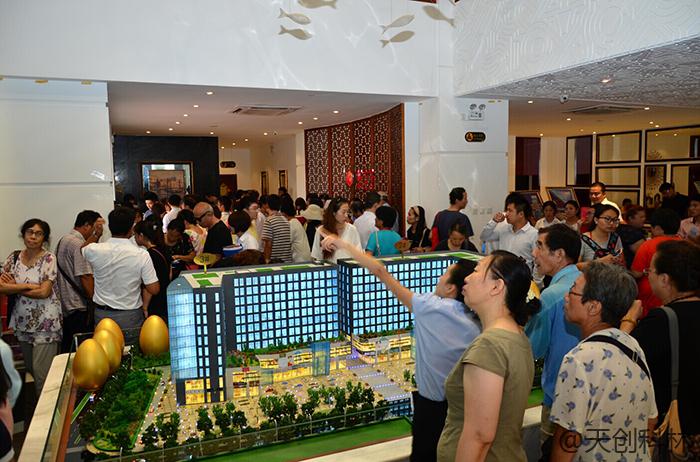 房地产售楼大厅、地产中介橱窗为什么要用触摸体机