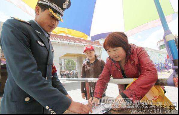 在小区出入时，悦访客，访客机登记访客信息跟手工登记哪个好?